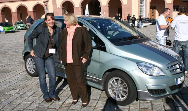 Ministerin chauffiert Auto-Bloggerin - Bertha Benz Challenge 9