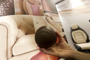 Leder, Lack, Gummi und der Sound - Mercedes-Benz ganz sinnlich dufte 3
