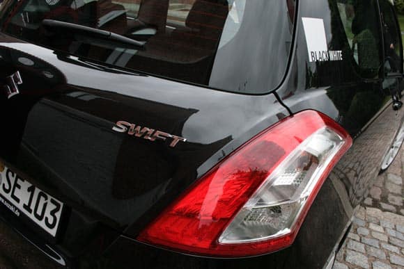 Suzuki swift black white den Splash 6