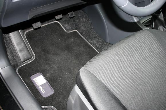 Suzuki swift black white den Splash 7