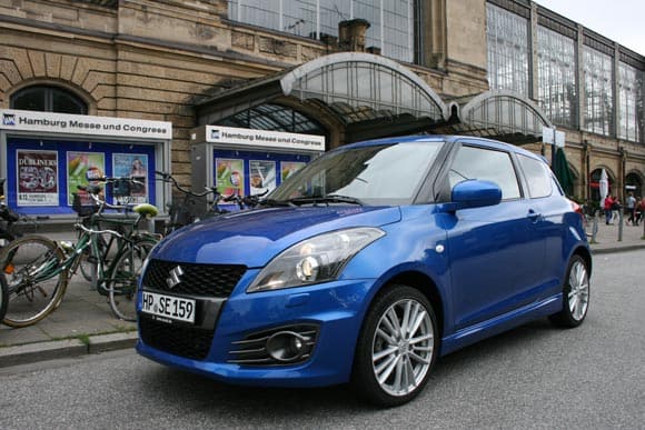 Suzuki swift black white den Splash 9