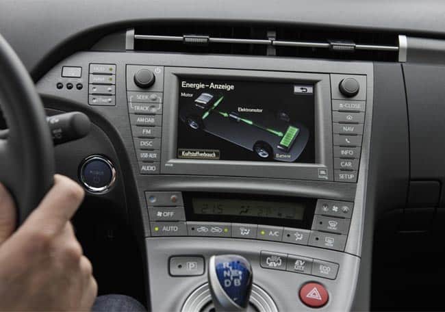 Suche Anschluss - mit dem neuen Toyota Prius Plug-in Hybrid 4