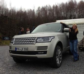 Der Unterschied zwischen einem SUV und einem Geländewagen (Land Rover) zeigt sich im Gelände