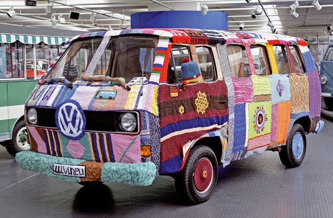 VW Bulli ganz in Strick - der Strickbulli 3