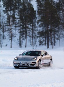 Passenger-Drive Porsche Panamera im Drift mit Spikes