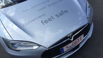 Tesla Model S Automatisiertes Fahren bei Bosch