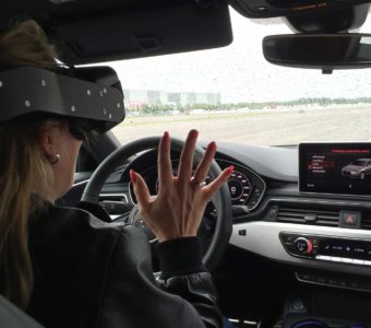 Nicole Y. Jodeleit mit VR-Brille im Audi