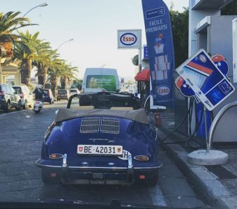 Corporate Tanken - Der Porsche passt farblich perfekt - Autofoto